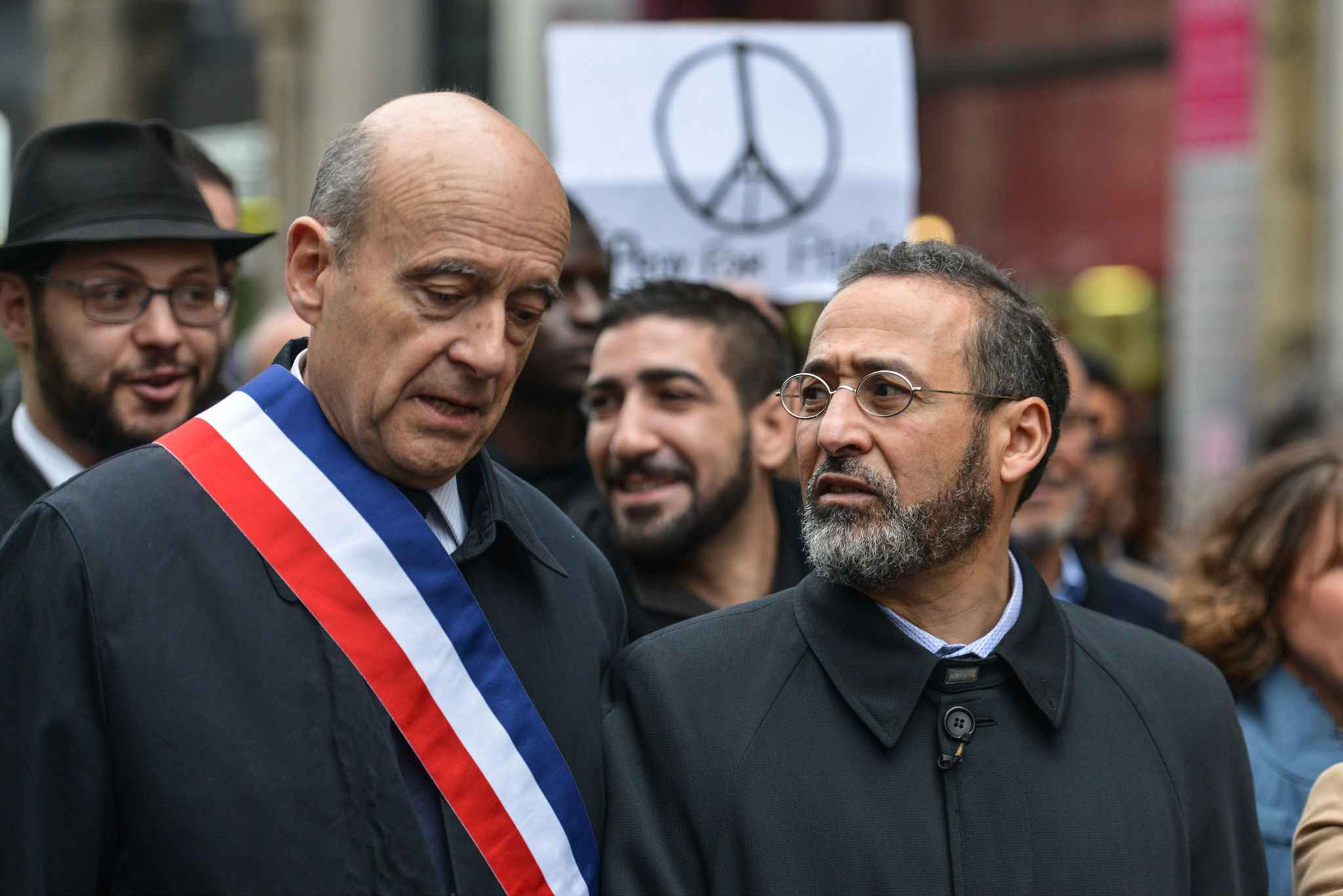 2048x1536-fit_french-imam-of-bordeaux-s-mosque-tareq-oubrou-and-mayor-of-bordeaux-alain-juppe-attend-a-gathering