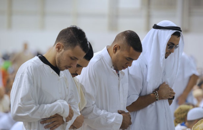 648x415_francais-musulmans-cours-priere-marseille