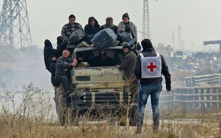 des-civils-evacues-des-districts-rebelles-d-alep-en-syrie-le-16-decembre-2016