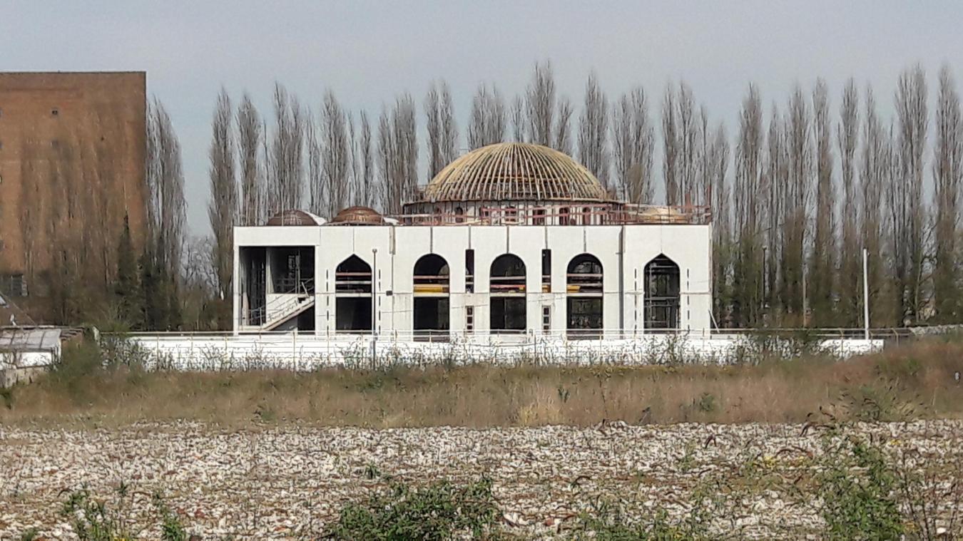 Roubaix : Les coupoles de la future mosquée franco-turque prennent ...